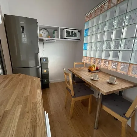 Elegant With An Amazing View! 아파트 *