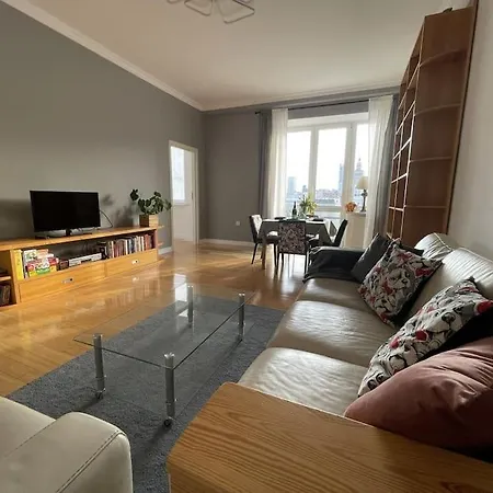 Elegant With An Amazing View! 바르샤바